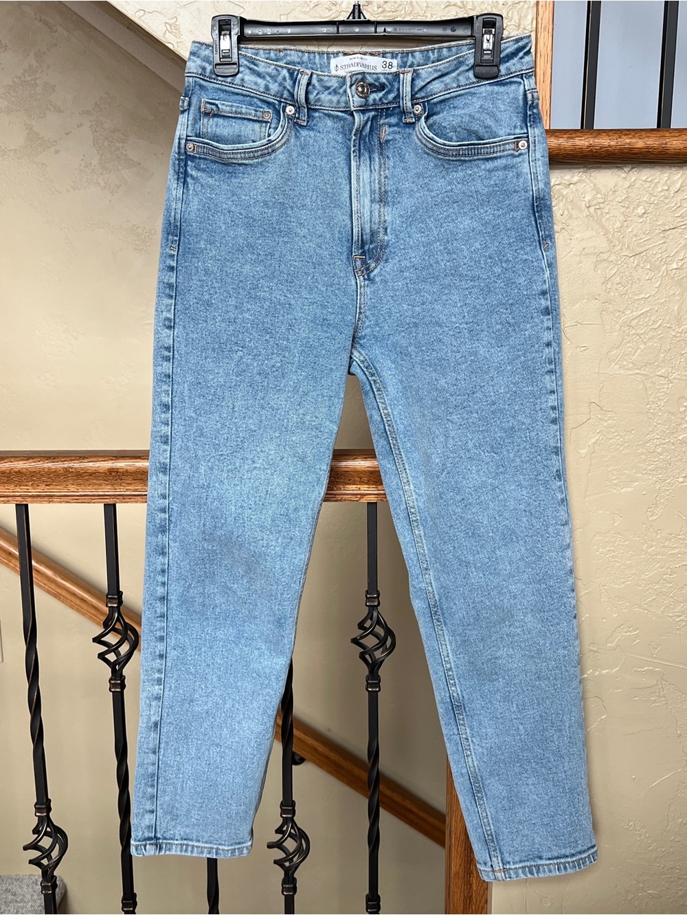 Stradivarius Mom Slim Fit light wash jeans Size 38 aka USA 6